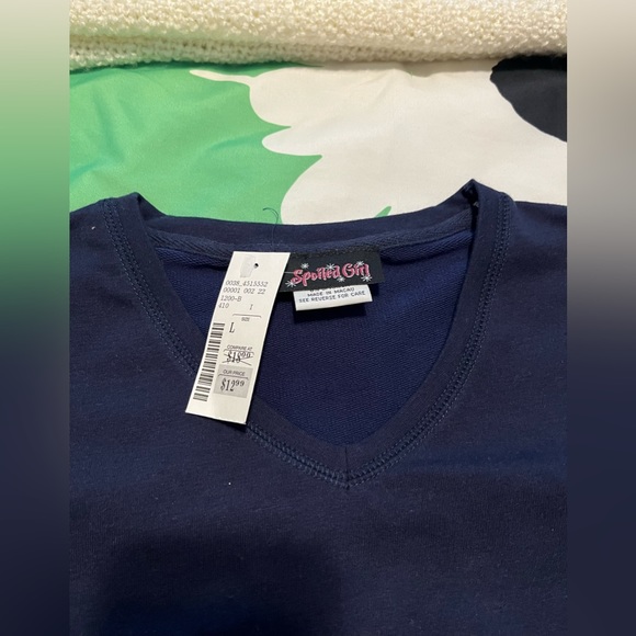 T shirt - Picture 2 of 3